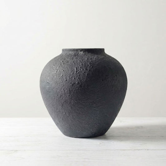 Laura - Svart Vas (27×29x14 cm)
