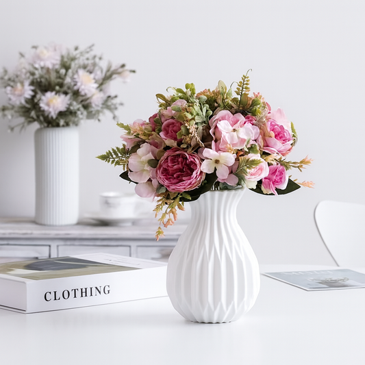 Small White Plastic Vase ~ (16×12×8 cm / 6×5×3 in)